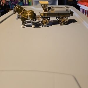 Classic Horse-Drawn Carriage Model in Brown and Gray